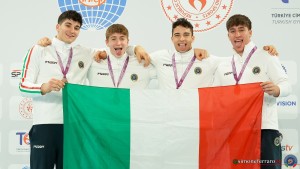 podio mag team foto simone ferraro sfa06521